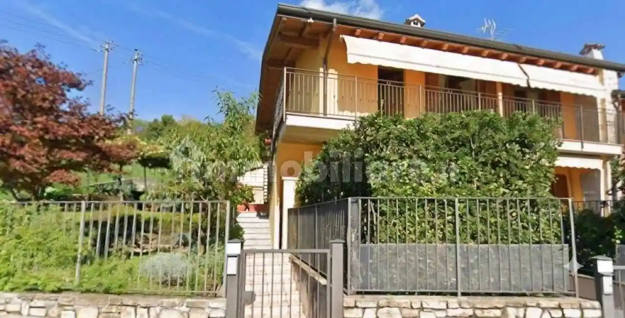 Appartamento in vendita a Caprino Bergamasco