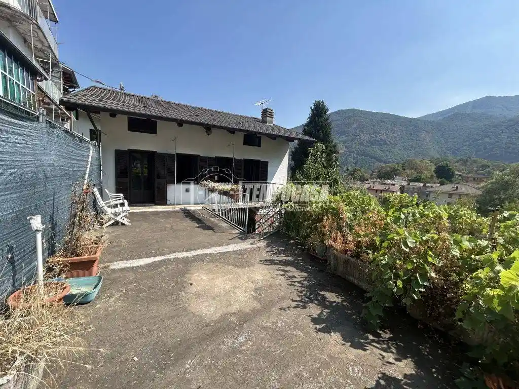 Casa indipendente in vendita a Pont-Canavese