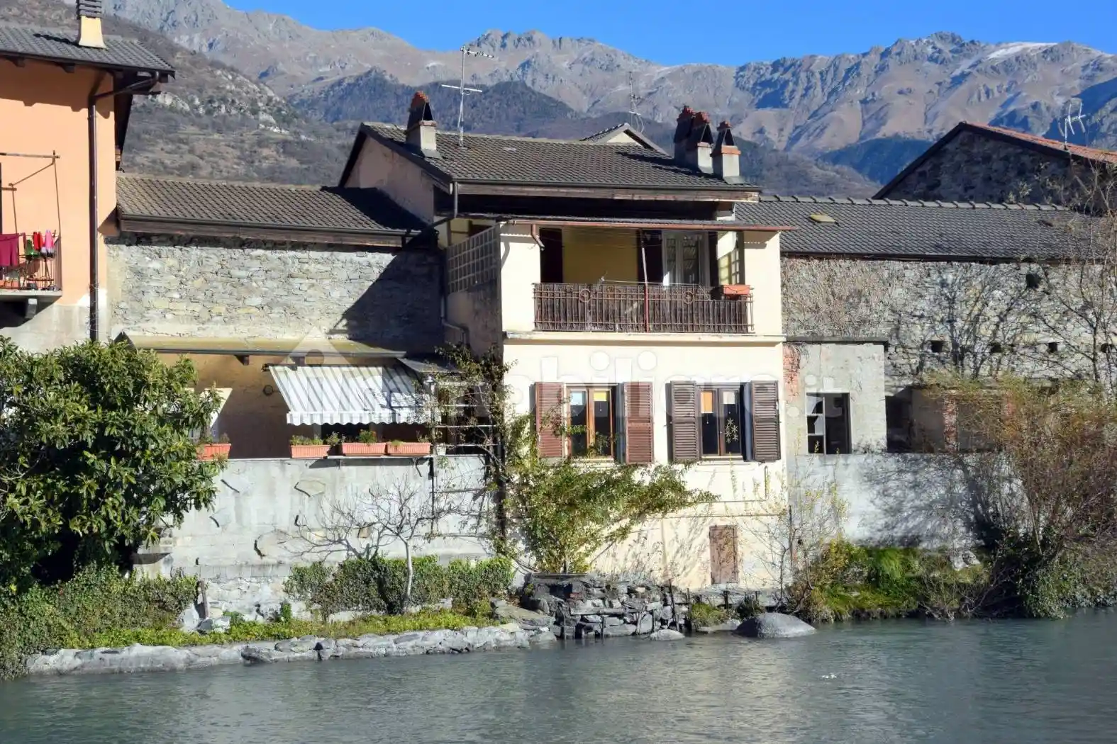 Casa indipendente in vendita a Bussoleno