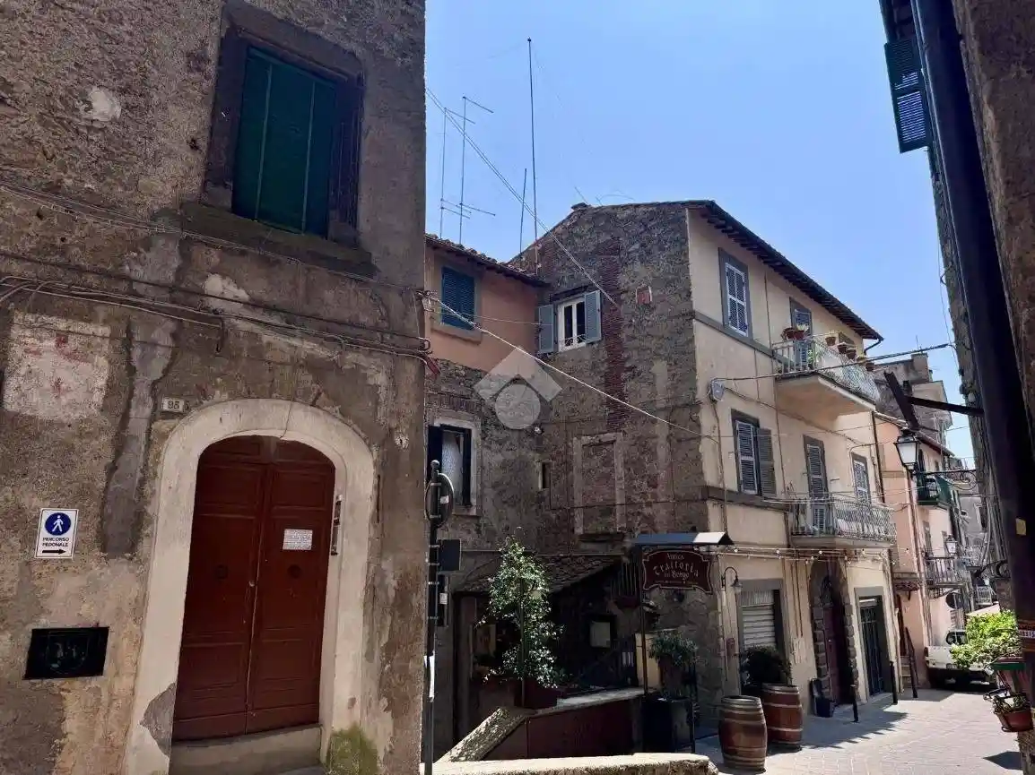 Appartamento in affitto a Caprarola