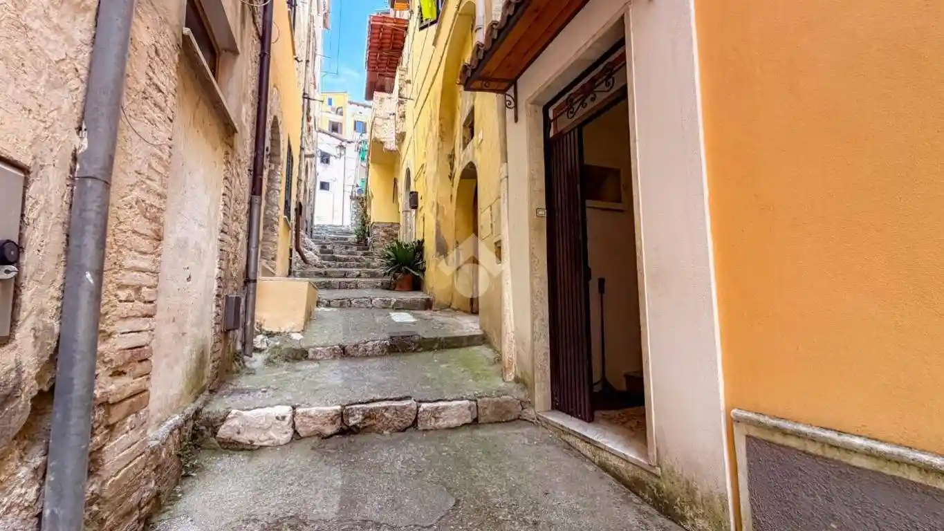 Palazzo - Edificio in vendita a Formia