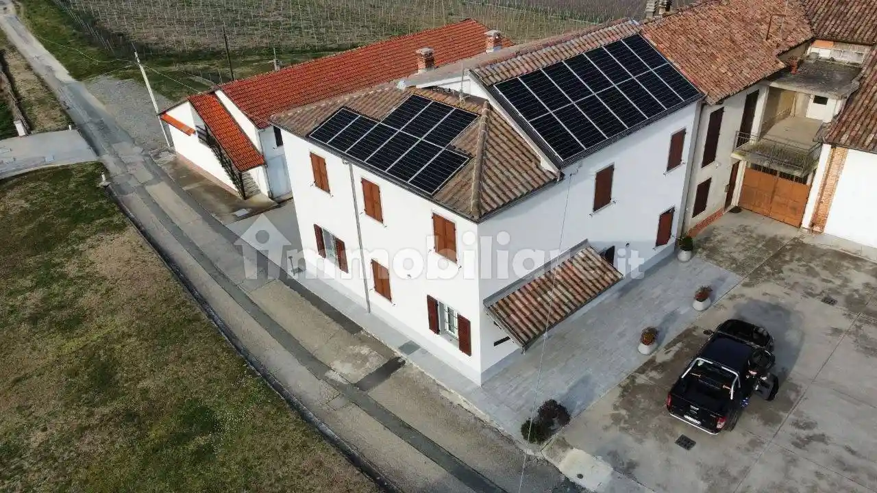 Casa indipendente in vendita a Mombaruzzo