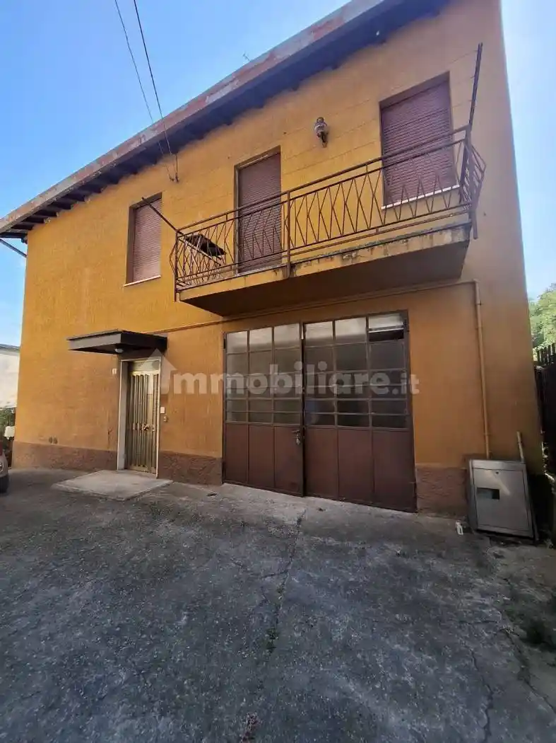 Casa indipendente in vendita a Lozza