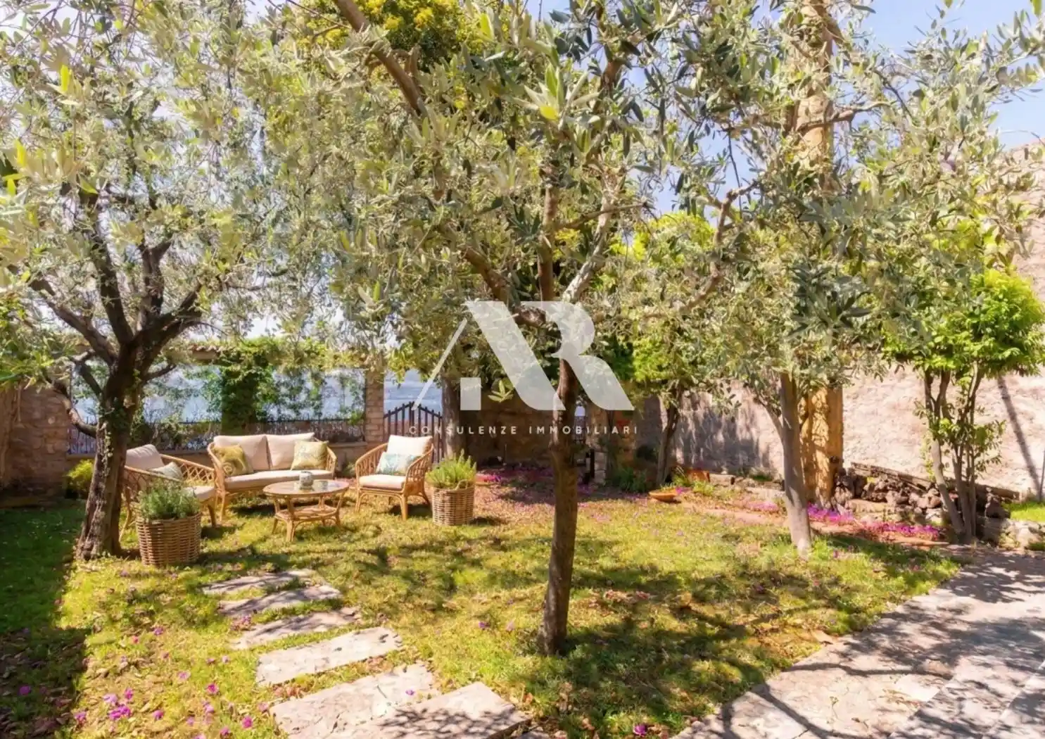 Villa in vendita a Torri del Benaco