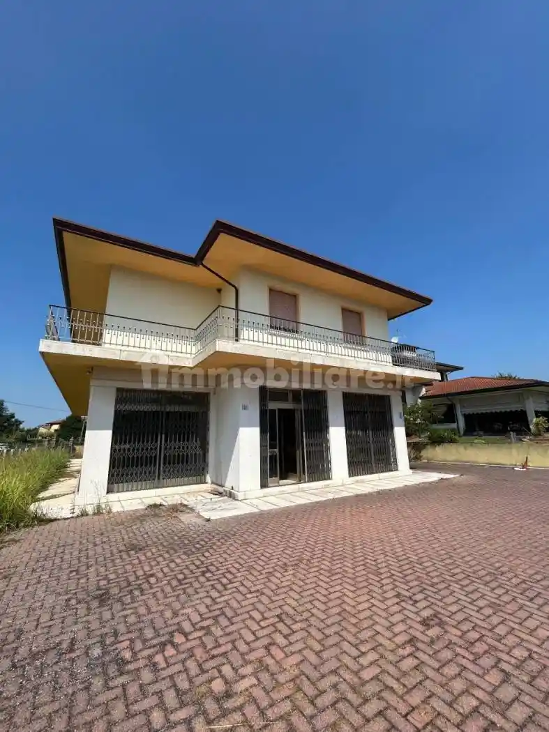 Casa indipendente in vendita a Urbana
