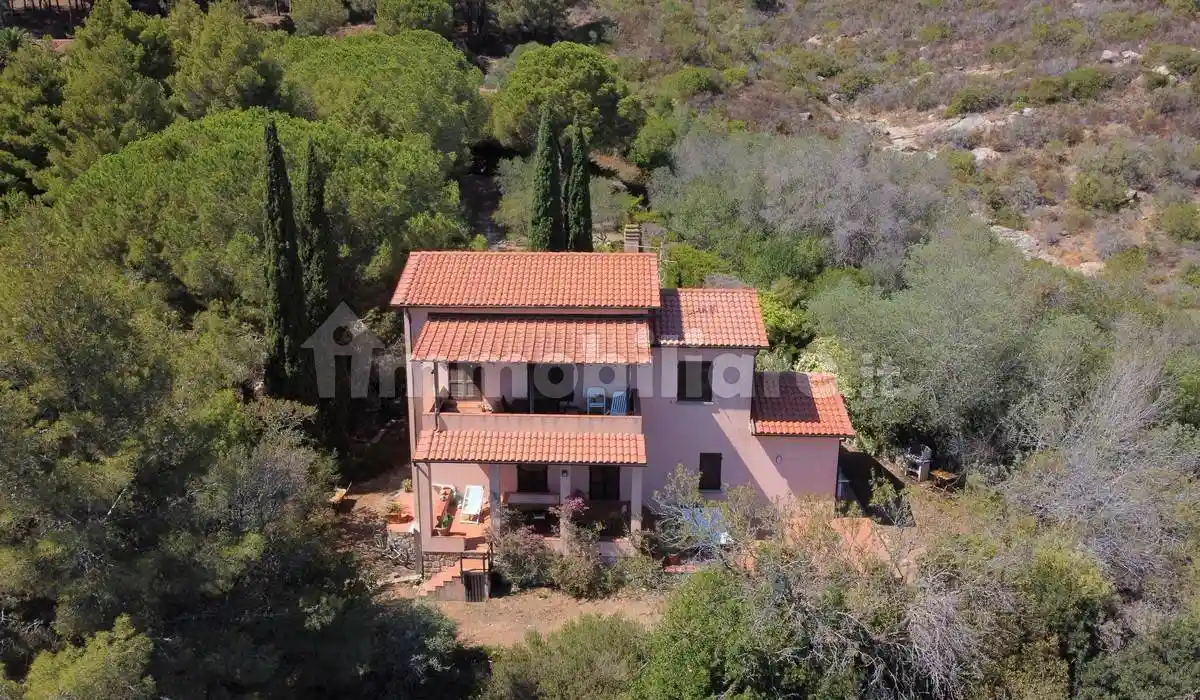 Villa in vendita a Campo nell'Elba