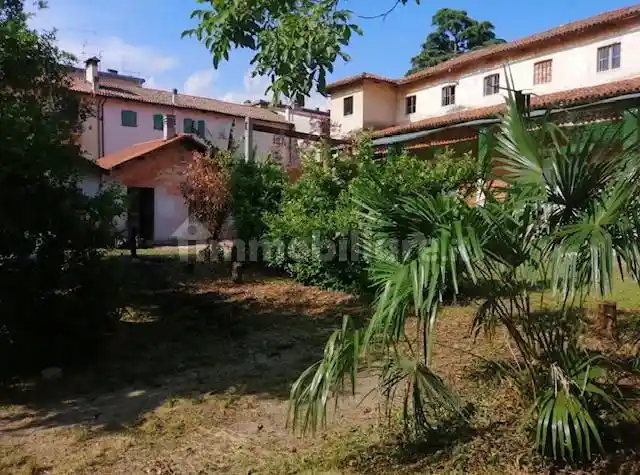 Palazzo - Edificio in vendita a Udine