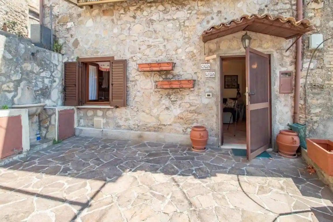 Casa indipendente in vendita a Castel Sant'Angelo