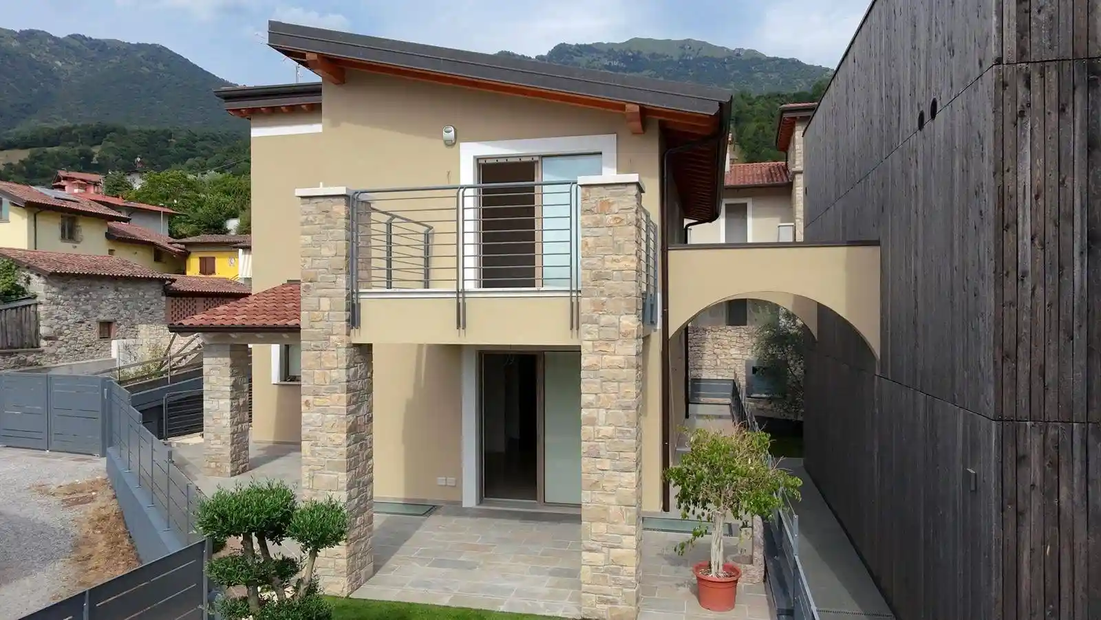 Villa in vendita a Sale Marasino