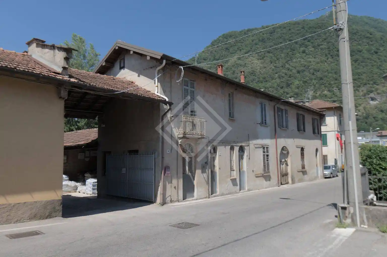 Palazzo - Edificio in vendita a Laveno-Mombello