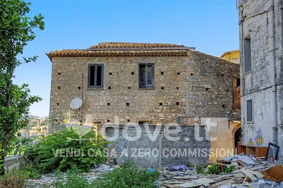 Palazzo - Edificio in vendita a Catanzaro