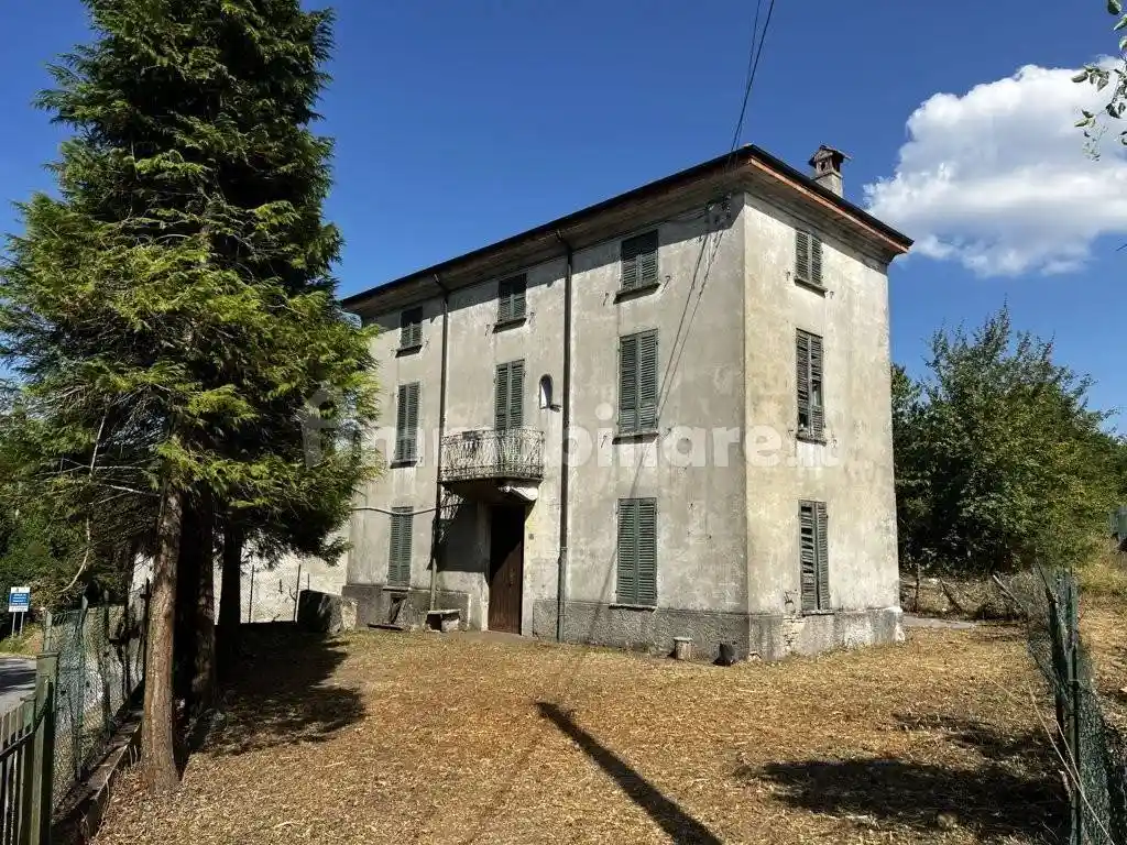 Rustico - Casale in vendita a Bore