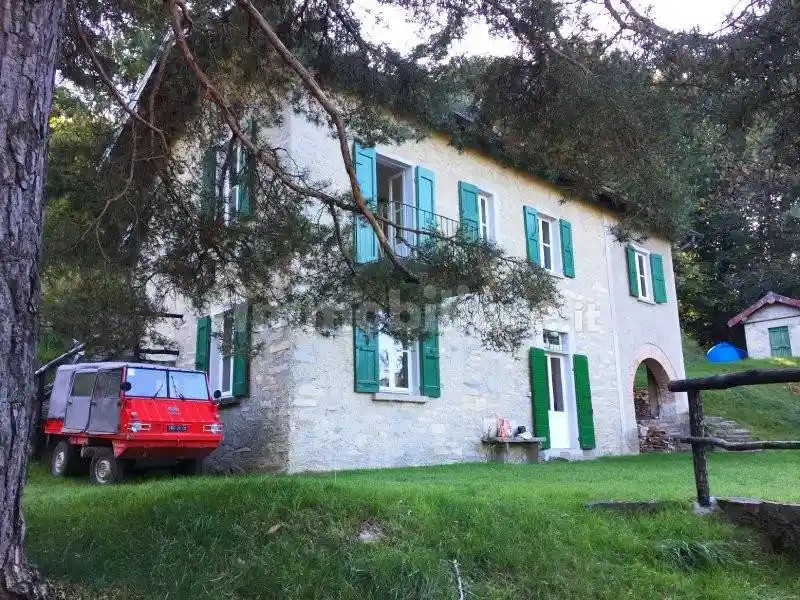 Rustico - Casale in vendita a Torno