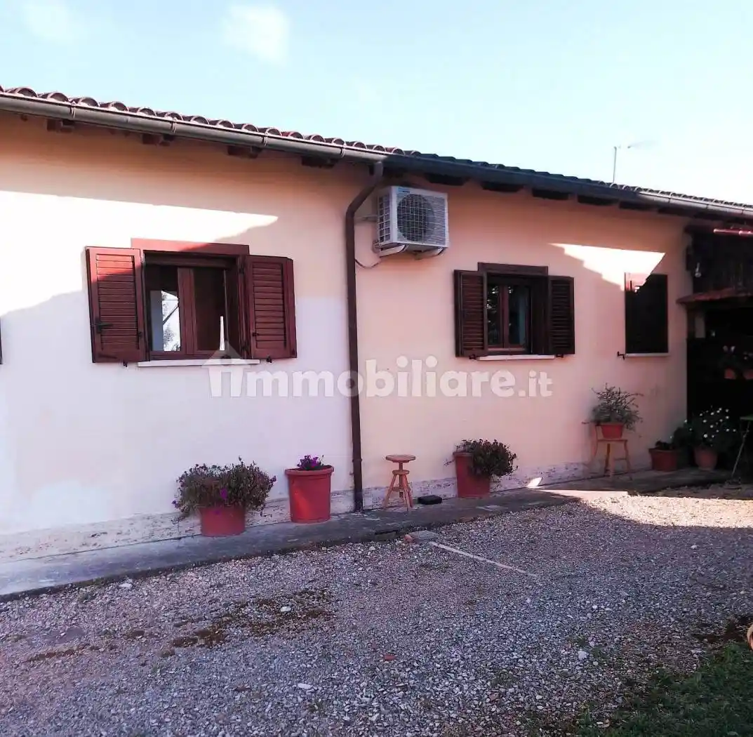 Rustico - Casale in vendita a Latina