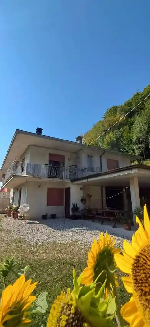 Villa in vendita a Valli del Pasubio