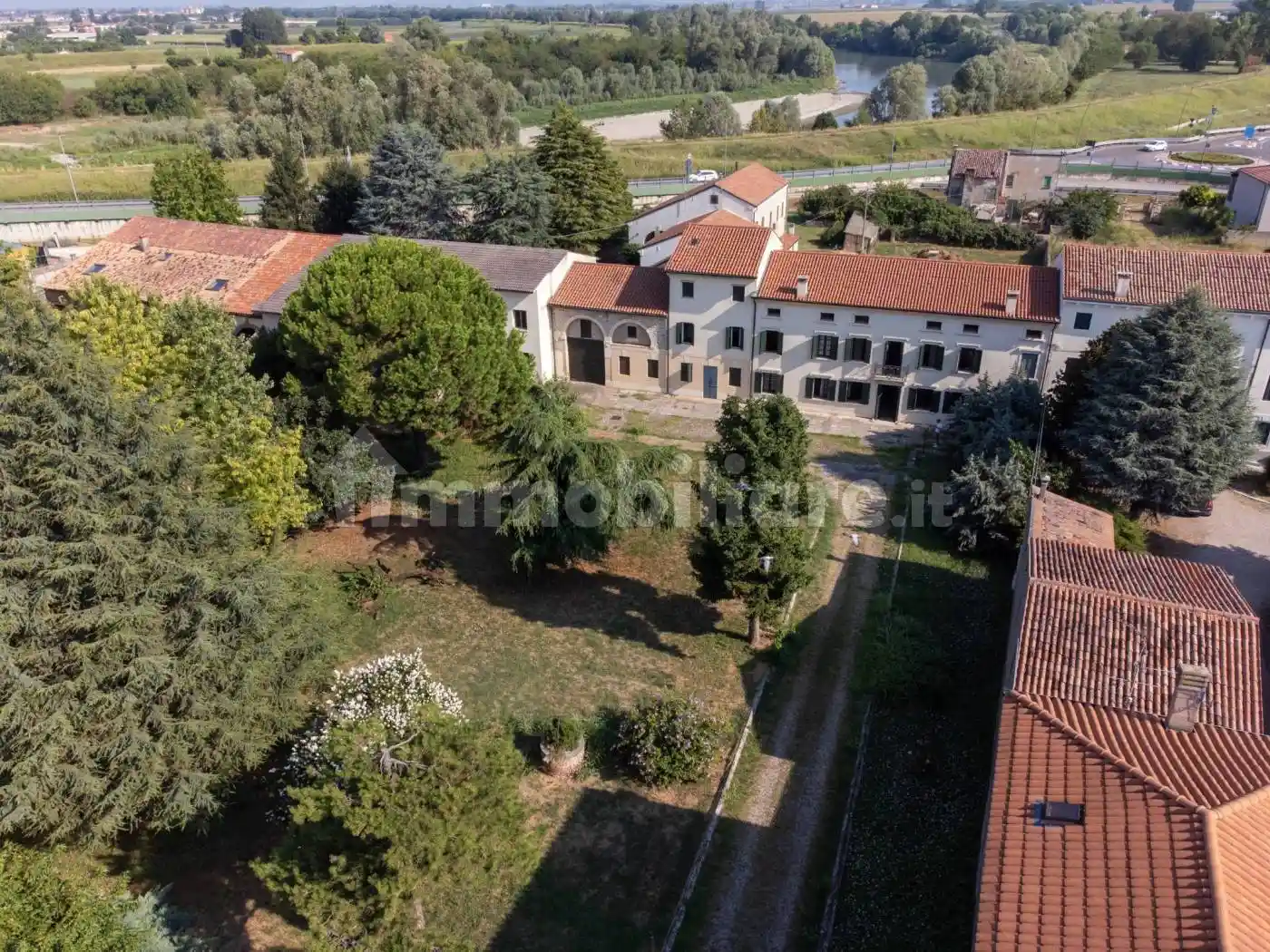Palazzo - Edificio in vendita a Albaredo d'Adige