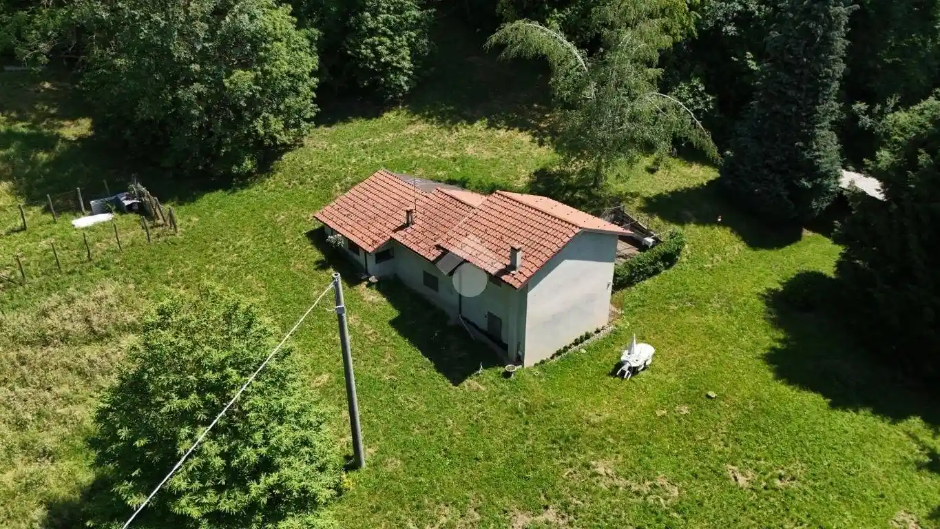 Casa indipendente in vendita a Brondello