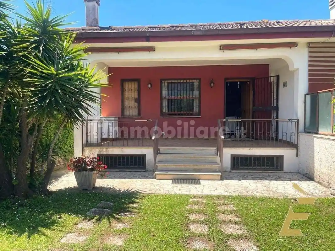 Villa in affitto a Ardea