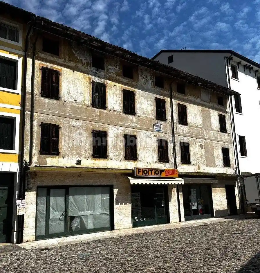 Palazzo - Edificio in vendita a San Vito al Tagliamento