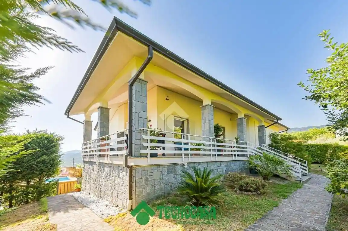 Casa indipendente in vendita a Podenzana