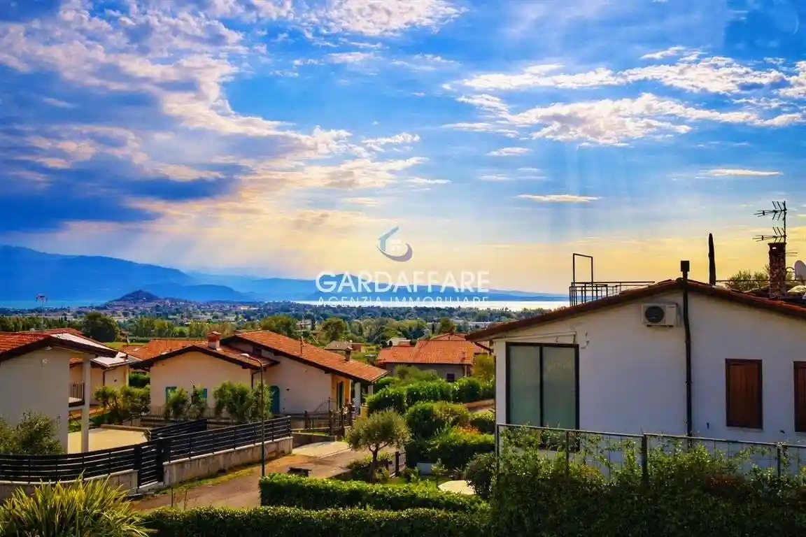 Villa in vendita a Soiano del Lago