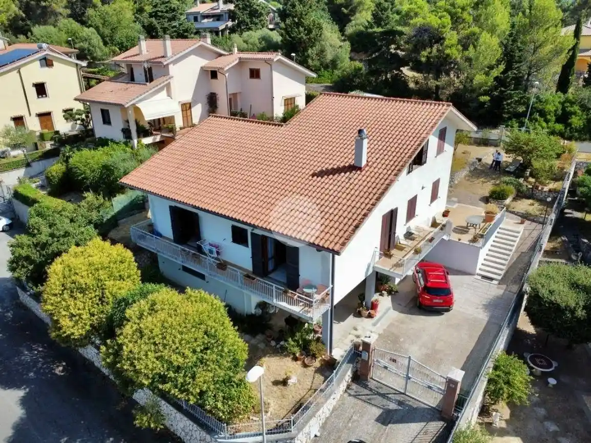 Villa in vendita a Calvi dell'Umbria