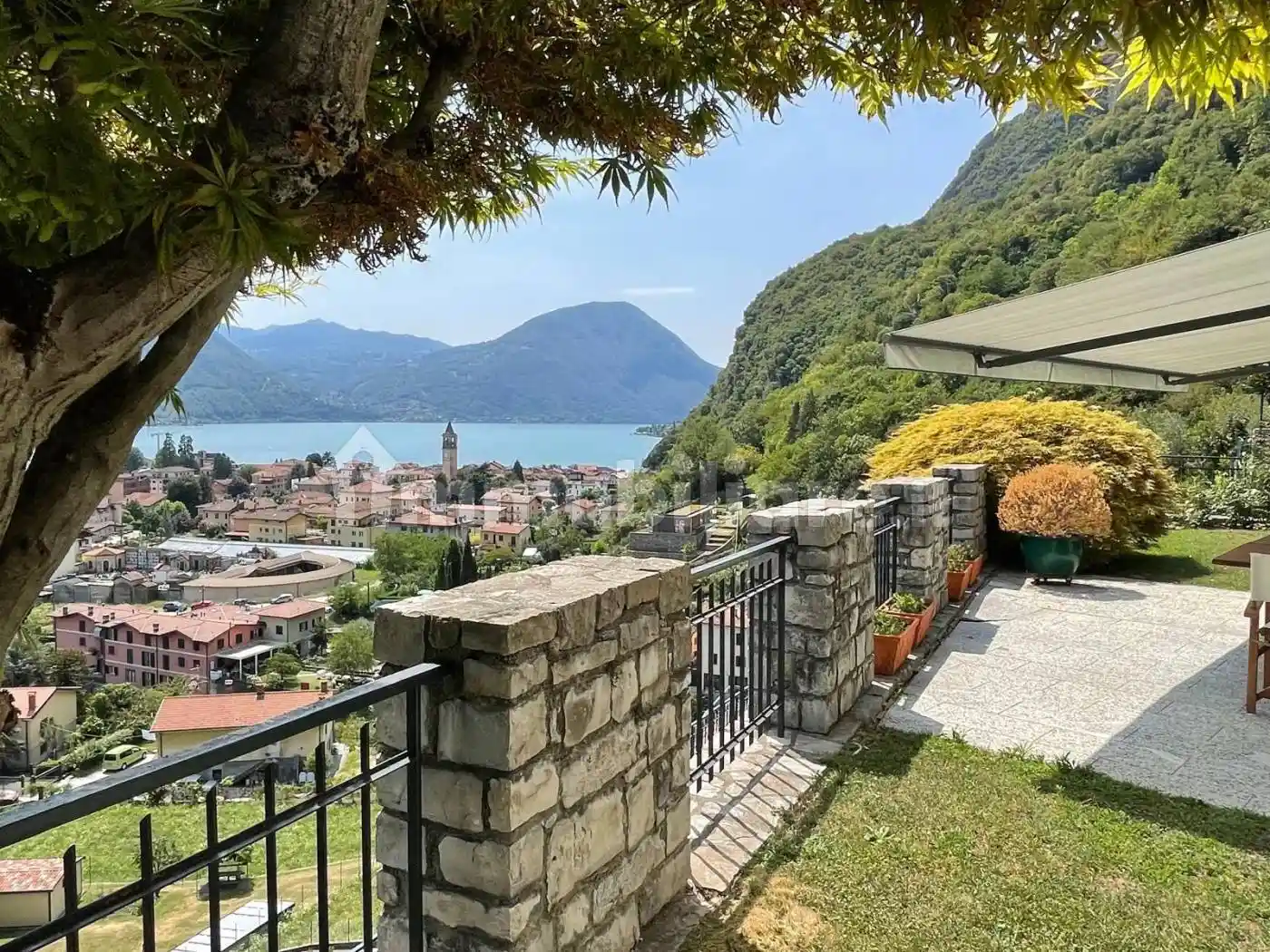 Villa in vendita a Porlezza