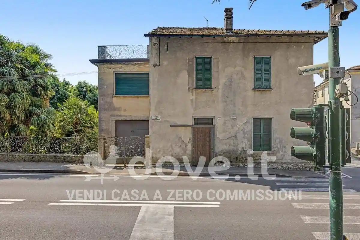 Casa indipendente in vendita a Barasso