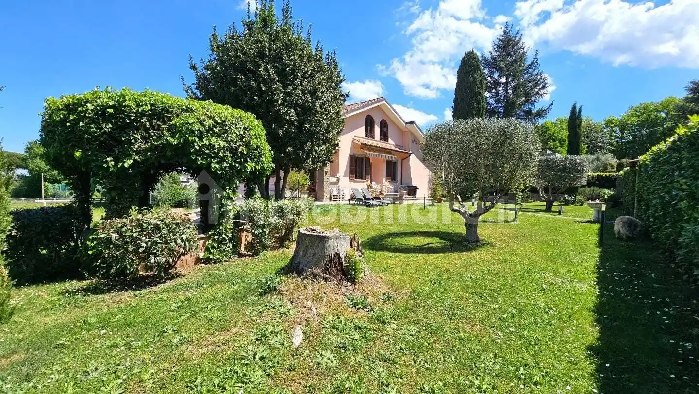 Villa in vendita a Viterbo