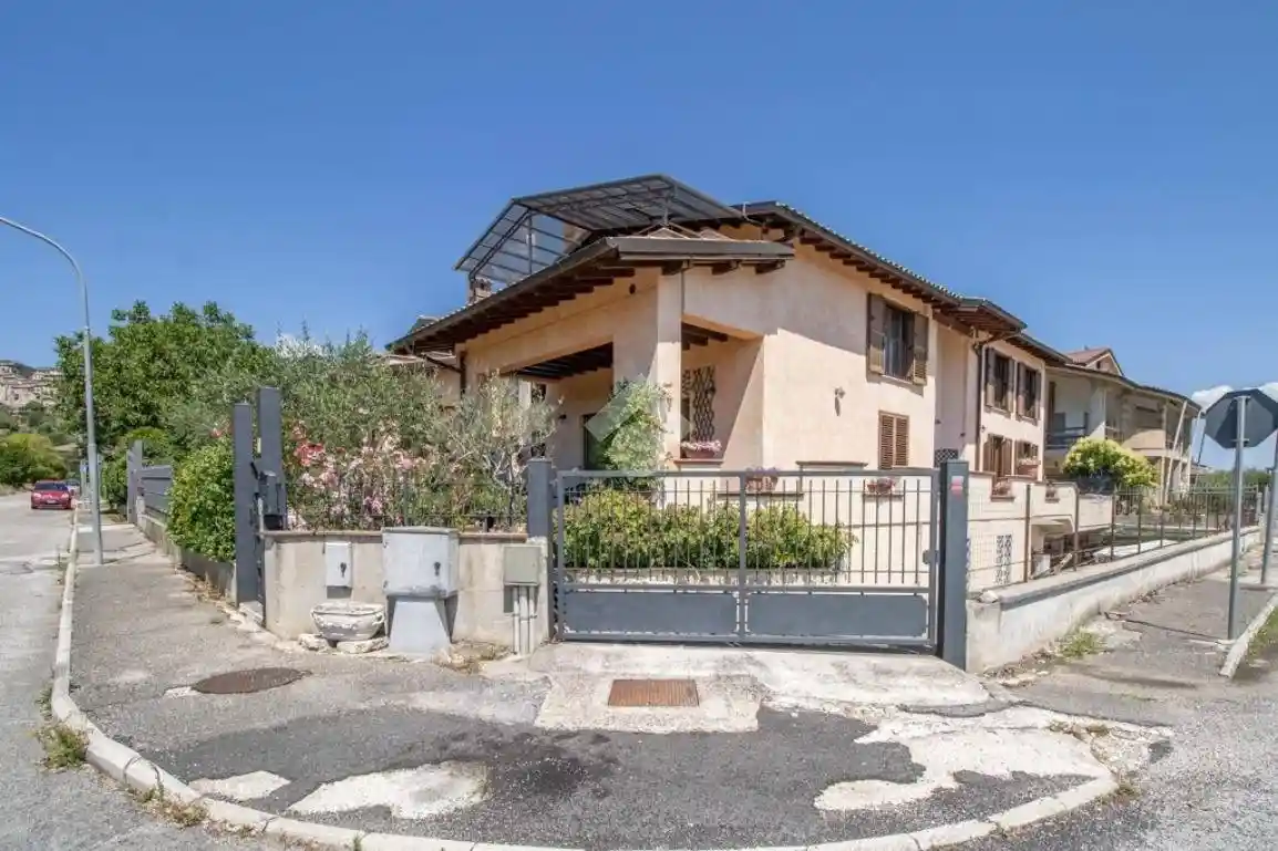Villa in vendita a Contigliano