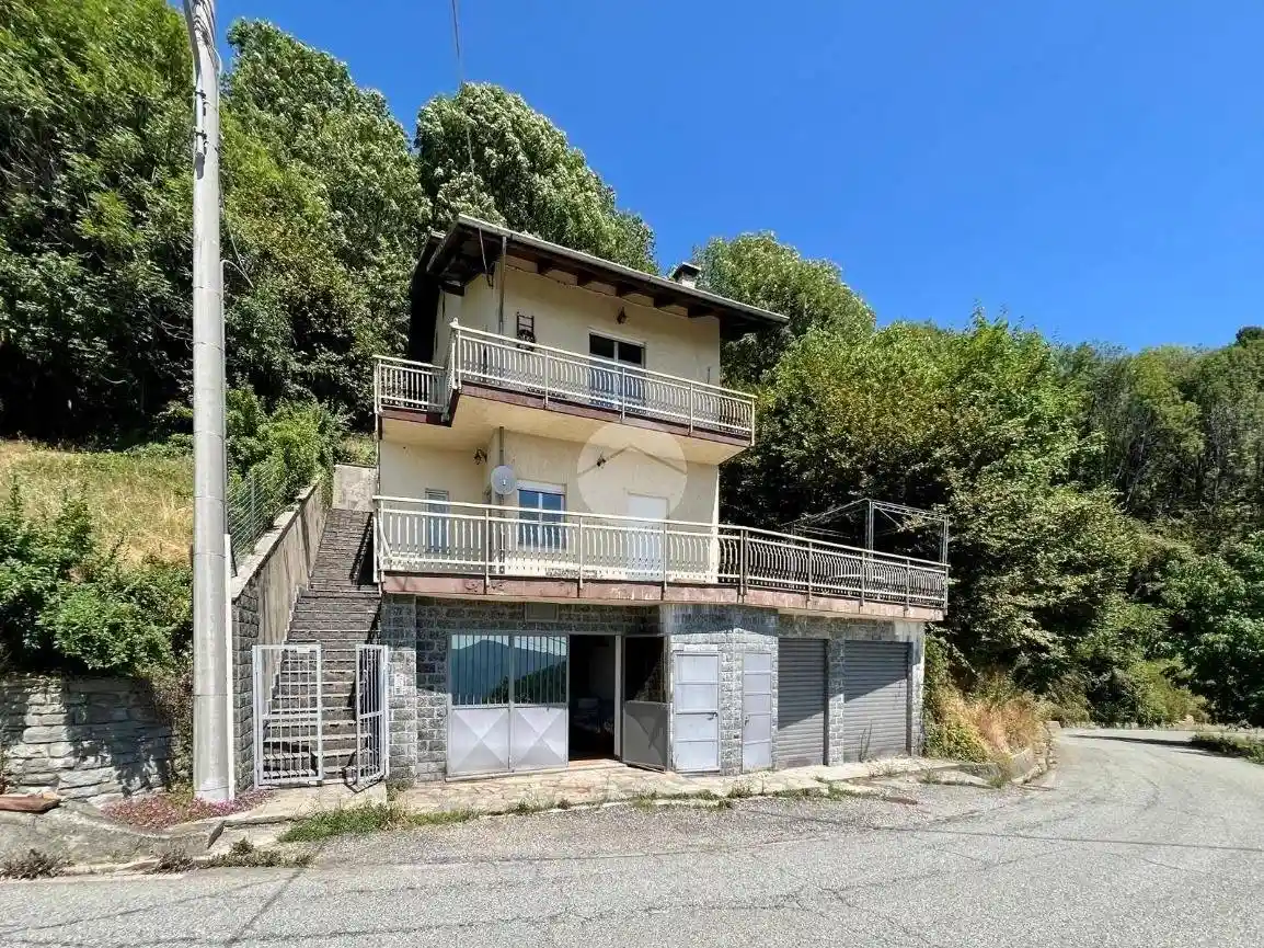Palazzo - Edificio in vendita a Monastero di Lanzo