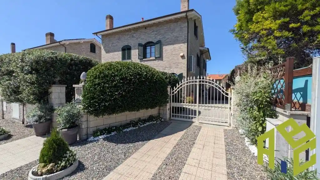 Casa indipendente in vendita a Rosignano Marittimo