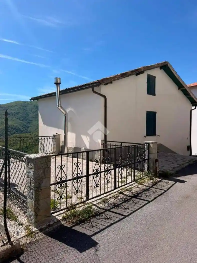 Casa indipendente in vendita a Borgomaro