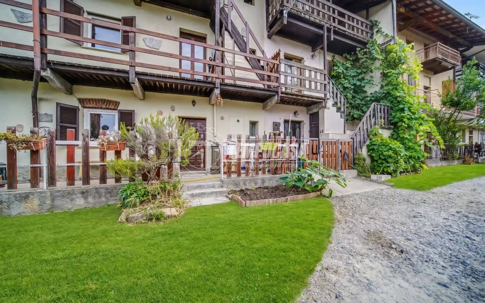 Casa indipendente in vendita a Castelletto Sopra Ticino