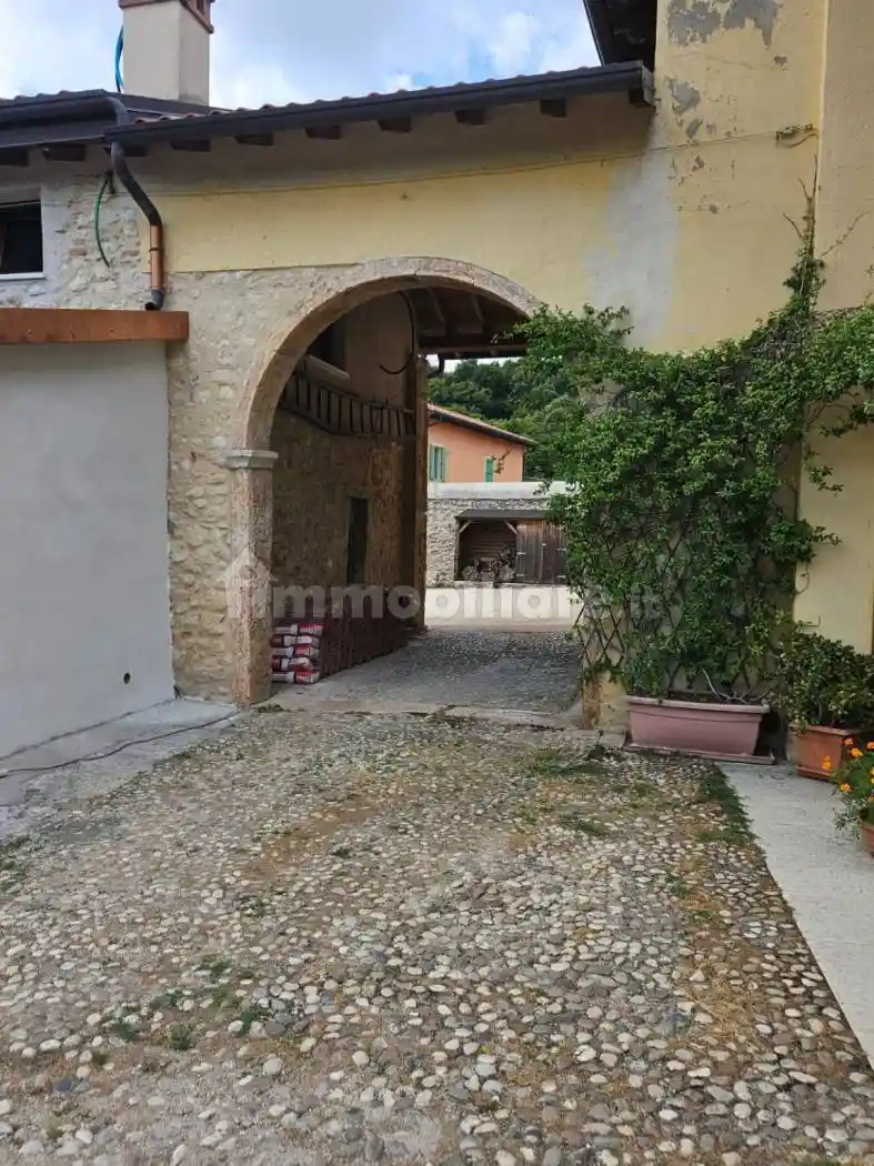 Rustico - Casale in vendita a Mezzane di Sotto