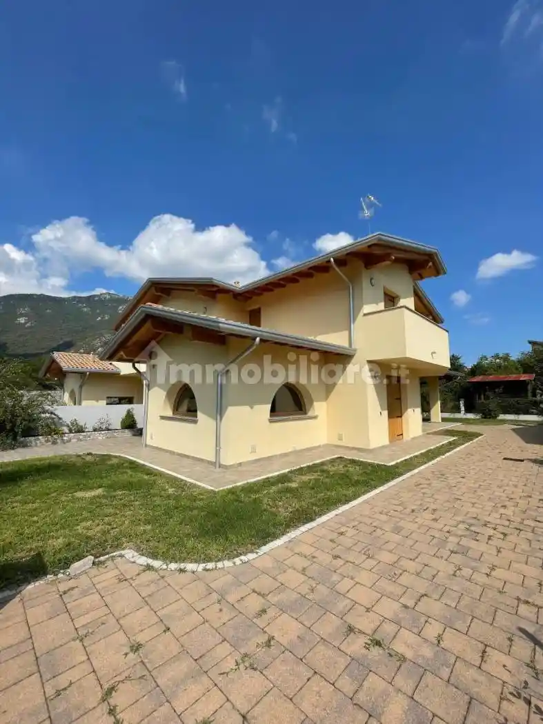 Villa in vendita a Montereale Valcellina
