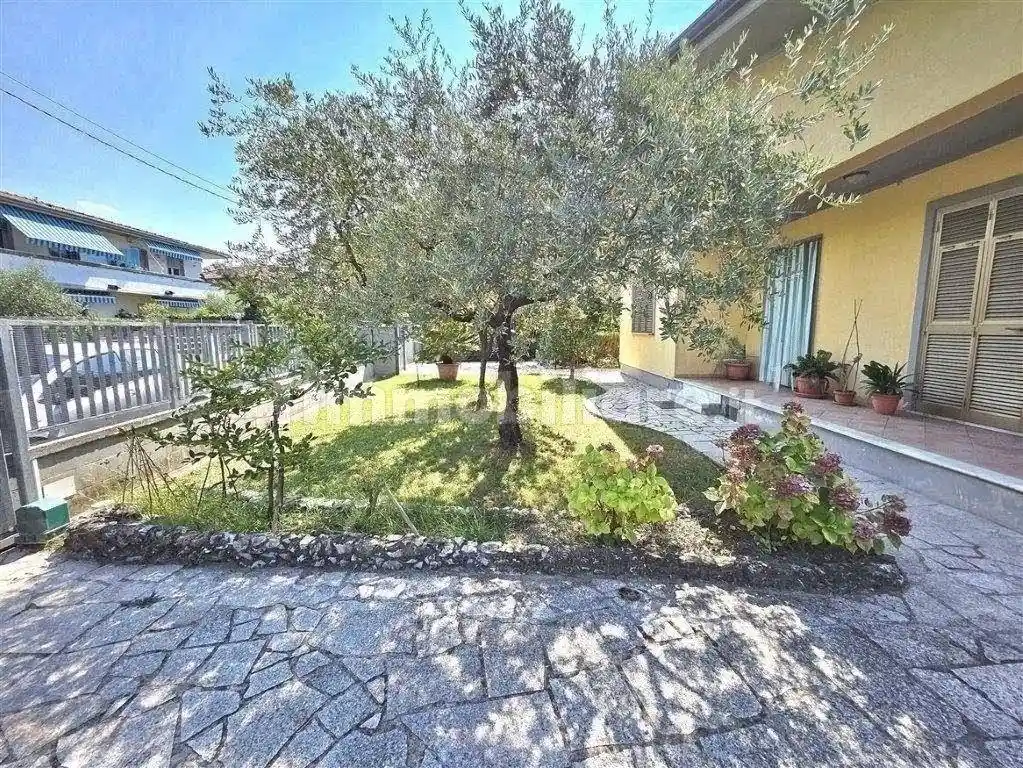 Villa in vendita a Massa