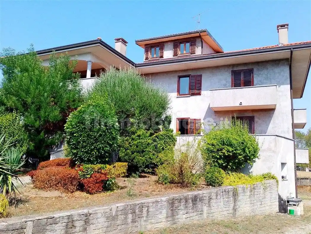 Villa in vendita a Borgomanero