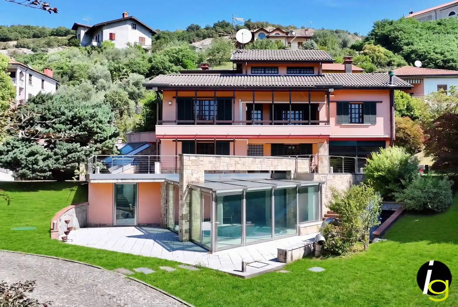 Villa in vendita a Leggiuno