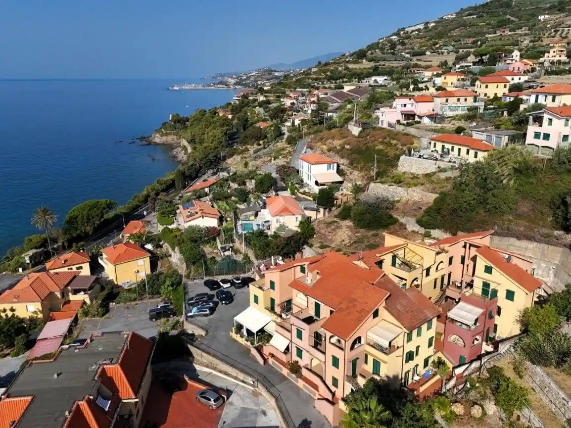 Appartamento in vendita a Cipressa