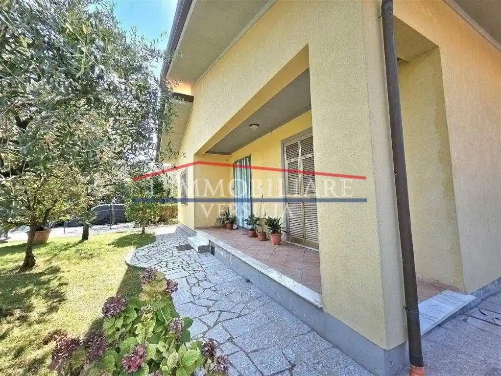Casa indipendente in vendita a Massa