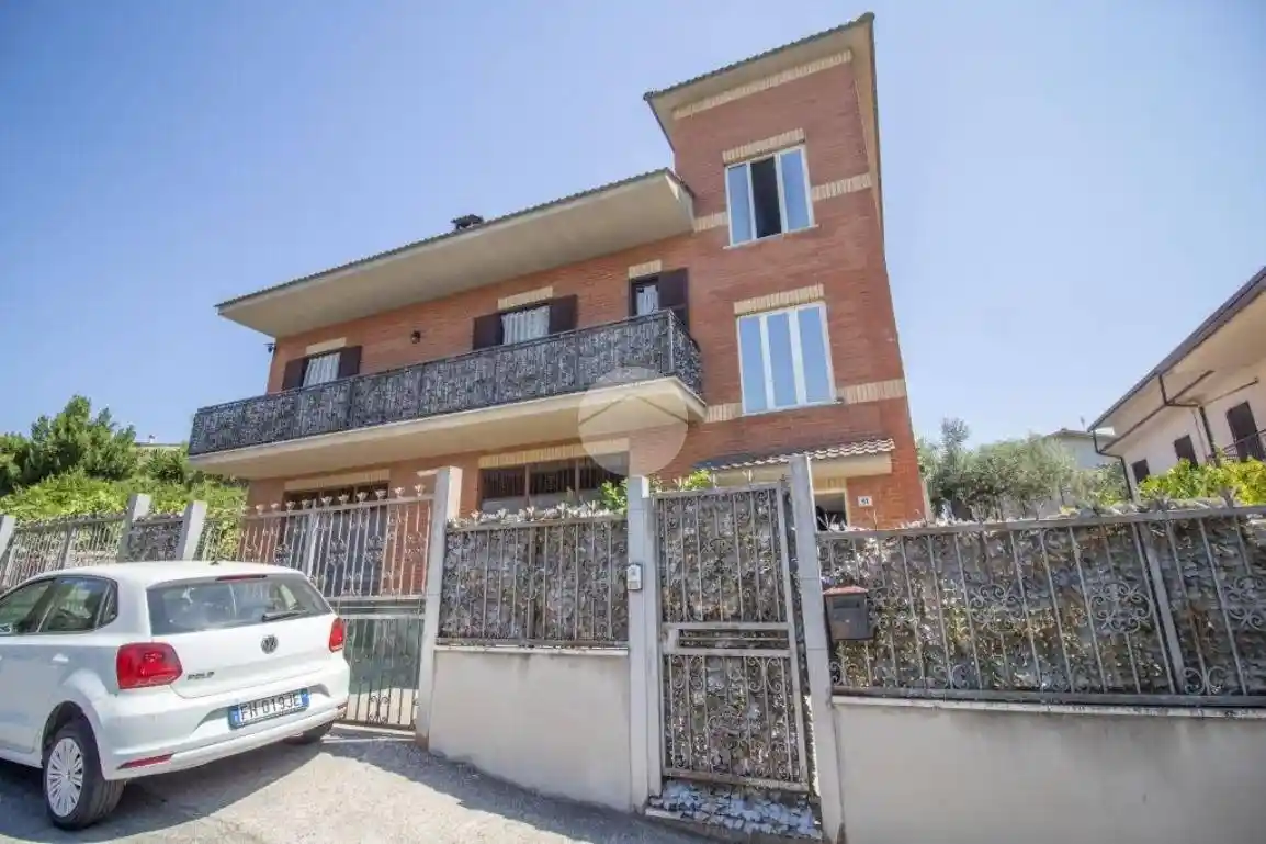 Casa indipendente in vendita a Palombara Sabina