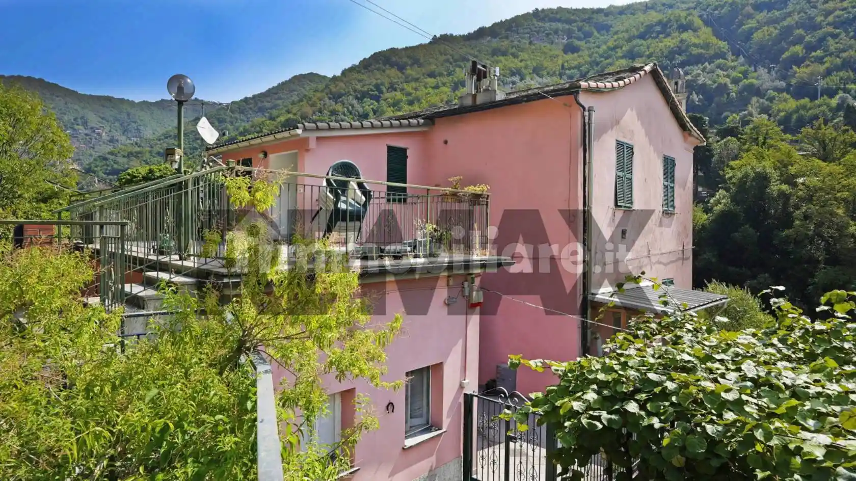 Villa in vendita a Avegno