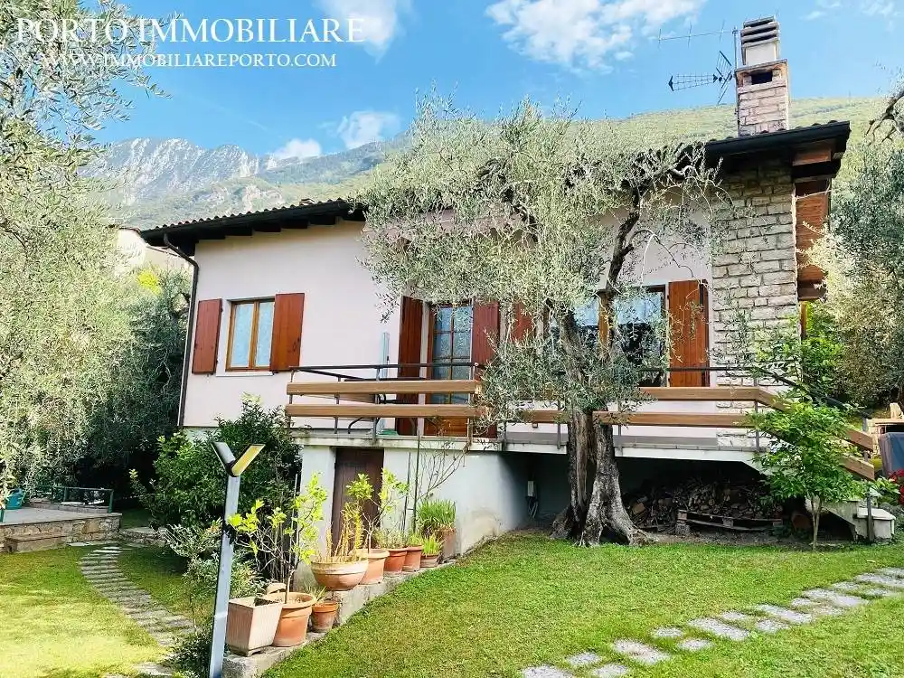 Villa in vendita a Brenzone sul Garda