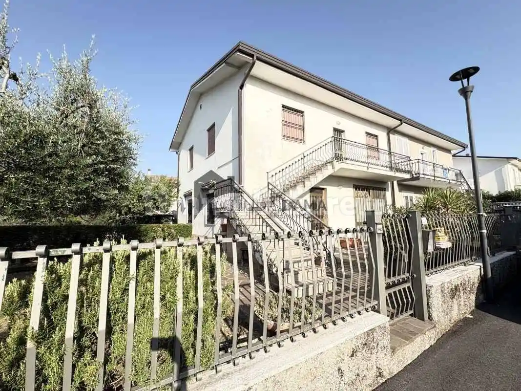 Villa in vendita a Lonato del Garda