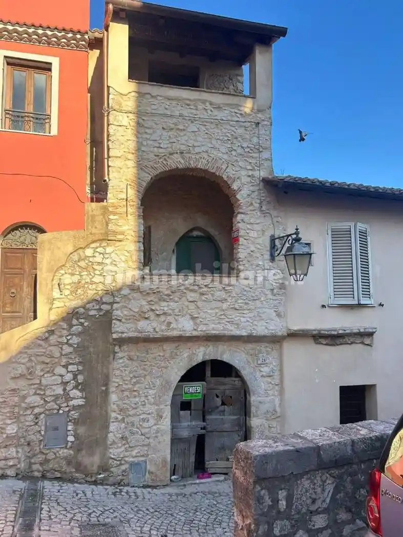 Palazzo - Edificio in vendita a Priverno