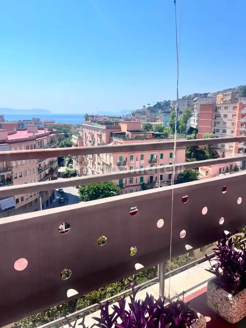 Appartamento in vendita a Napoli