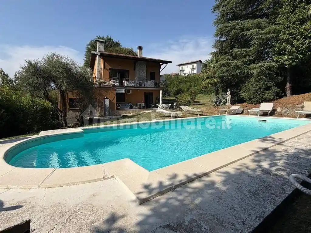 Villa in vendita a Leggiuno