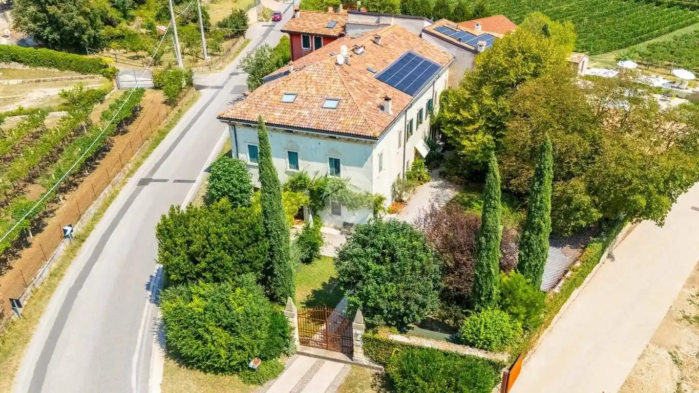 Casa indipendente in vendita a Mezzane di Sotto