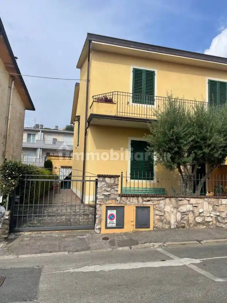 Casa indipendente in affitto a Montale